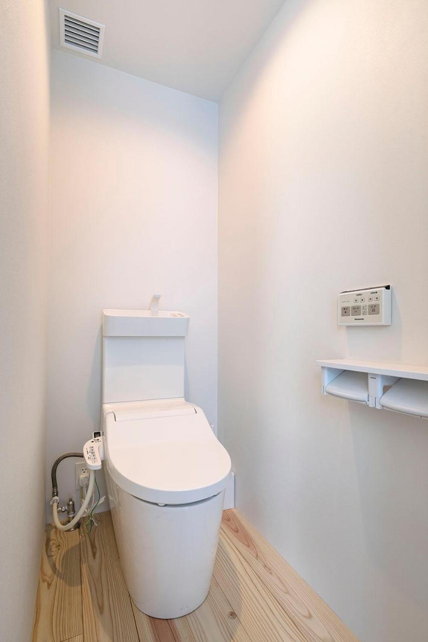 Manga Art Hotel, * Tōkyō